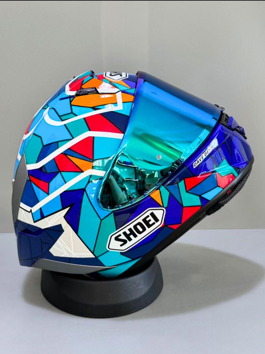 Helm Style SHOEI Marc Márquez Gaudi Edition