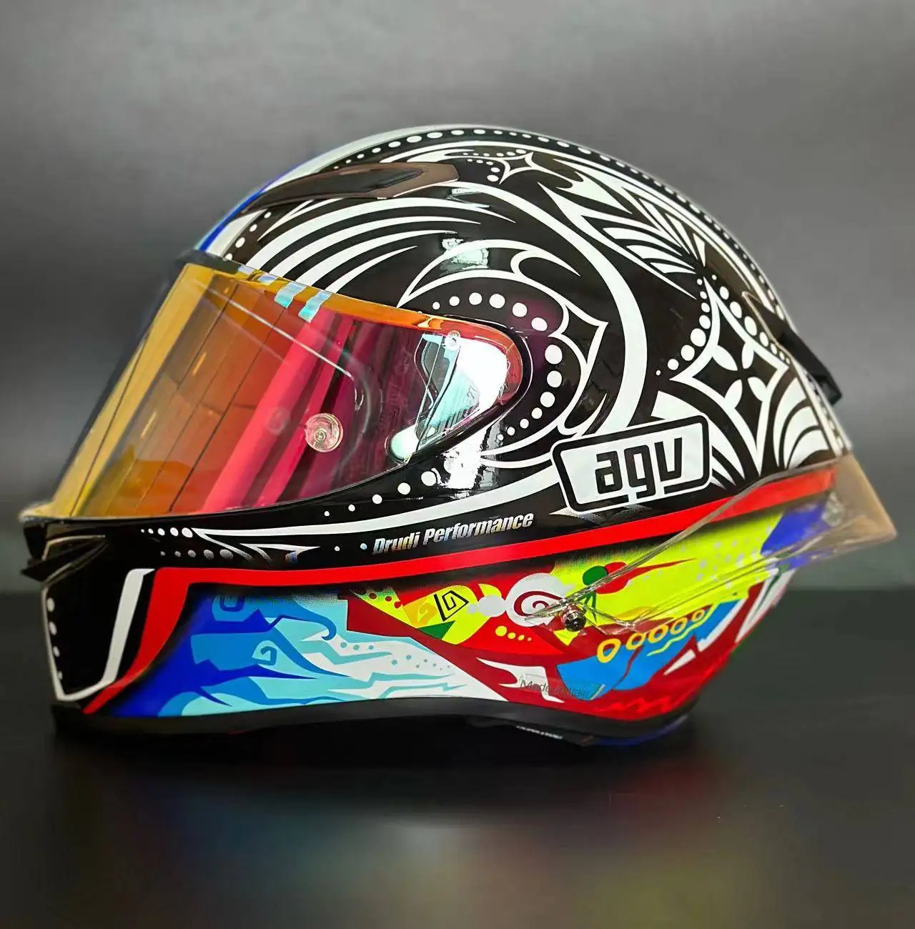 Casque style AGV Valentino Rossi (VR46) - Titre Mondial 2002