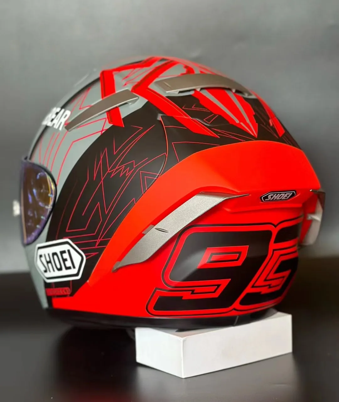 Helm Stil SHOEI Marc Márquez