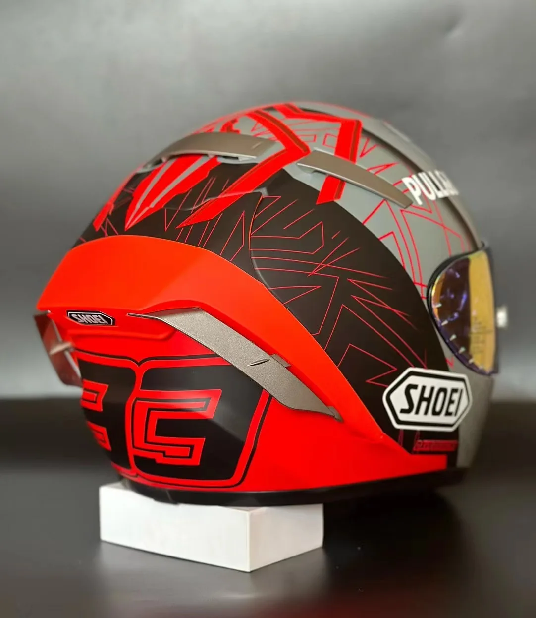 Helm Stil SHOEI Marc Márquez